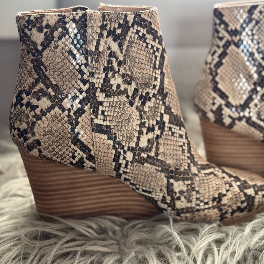 Steve Madden Cream and Black Ankle Booties with Wedge Heel
